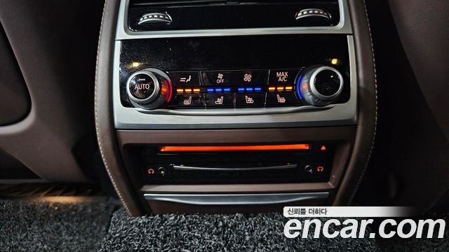 BMW 7-Series 2020 — photo 35