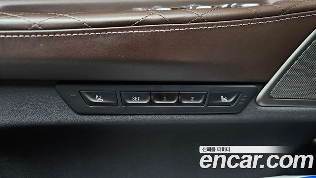 BMW 7-Series 2020 — photo 36