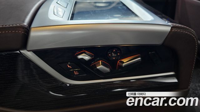 BMW 7-Series 2020 — photo 40