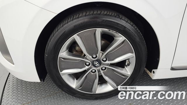 Hyundai Ioniq 2016 — photo 5