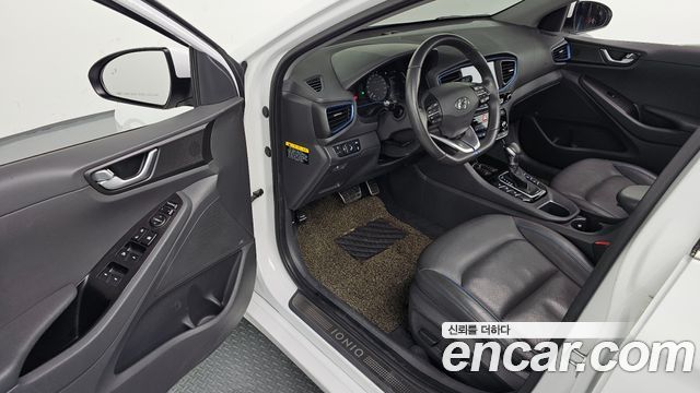 Hyundai Ioniq 2016 — photo 13