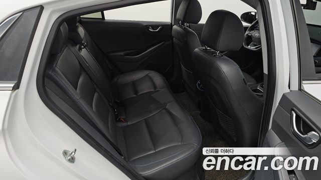 Hyundai Ioniq 2016 — photo 17
