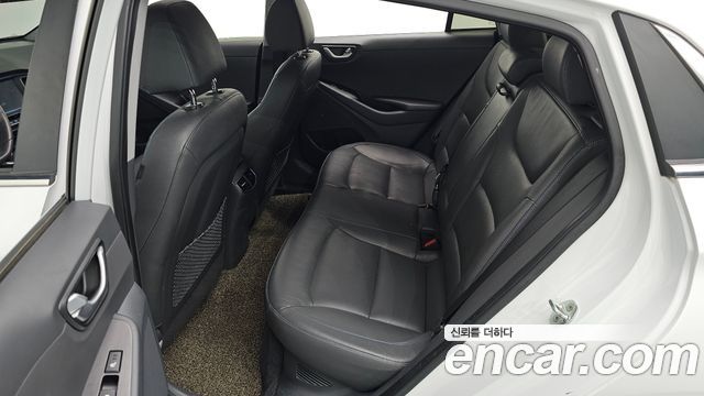 Hyundai Ioniq 2016 — photo 18