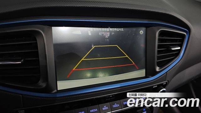 Hyundai Ioniq 2016 — photo 21