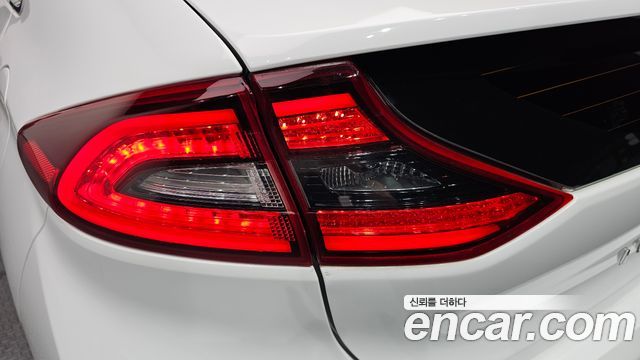 Hyundai Ioniq 2016 — photo 9