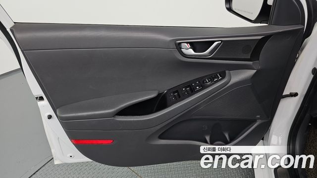 Hyundai Ioniq 2016 — photo 14
