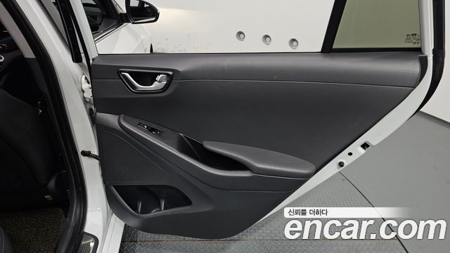 Hyundai Ioniq 2016 — photo 15