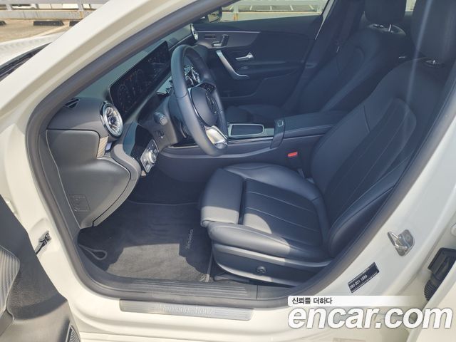 Mercedes-Benz A-Class 2024 — photo 9