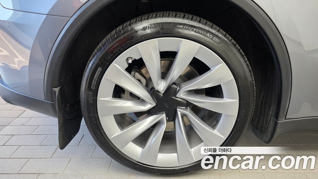 Tesla Model Y 2025 — photo 5