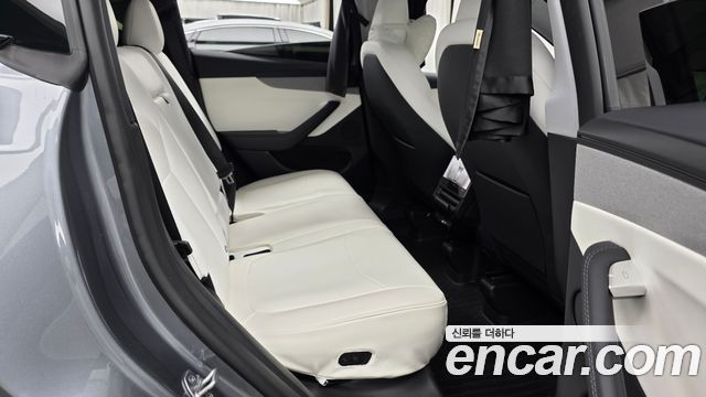 Tesla Model Y 2025 — photo 17