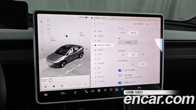 Tesla Model Y 2025 — photo 21
