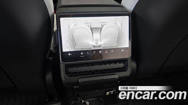 Tesla Model Y 2025 — photo 25