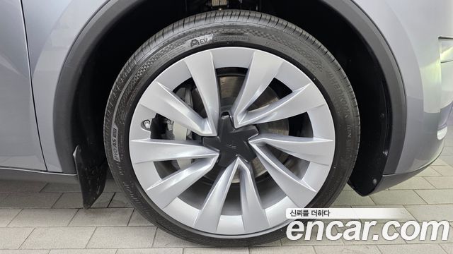 Tesla Model Y 2025 — photo 7