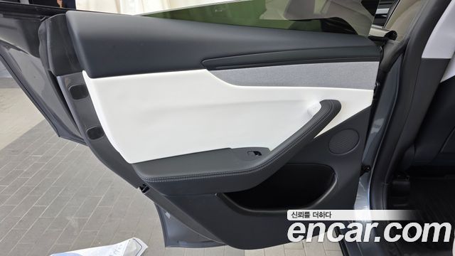 Tesla Model Y 2025 — photo 15