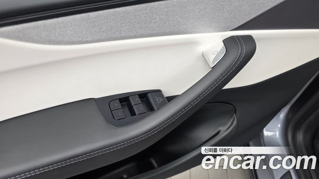 Tesla Model Y 2025 — photo 27