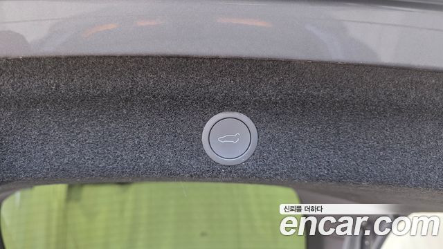 Tesla Model Y 2025 — photo 29