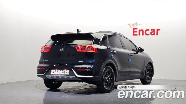 Kia Niro 2017 — photo 2