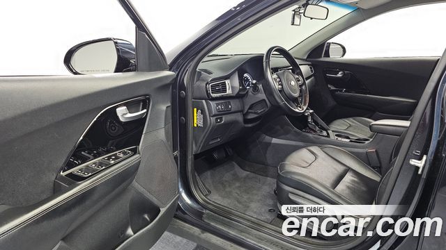 Kia Niro 2017 — photo 10