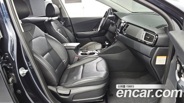 Kia Niro 2017 — photo 12