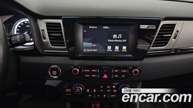 Kia Niro 2017 — photo 16