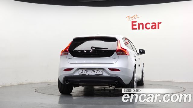 Volvo V40 2018 — photo 4