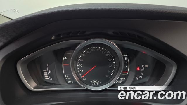 Volvo V40 2018 — photo 11