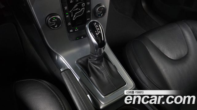 Volvo V40 2018 — photo 12