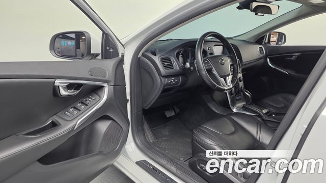 Volvo V40 2018 — photo 13