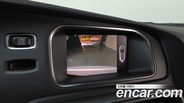 Volvo V40 2018 — photo 21