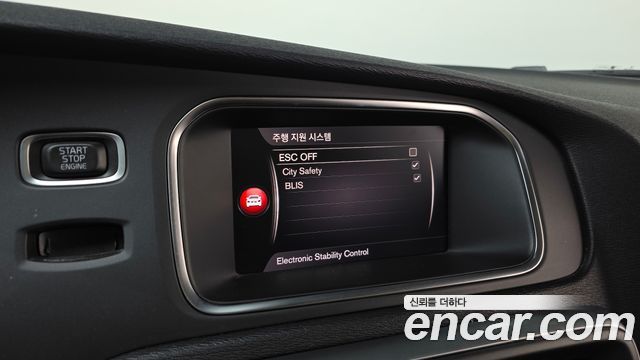 Volvo V40 2018 — photo 22