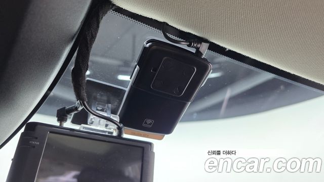Volvo V40 2018 — photo 28