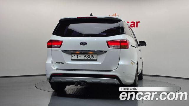 Kia Canival 2016 — photo 4