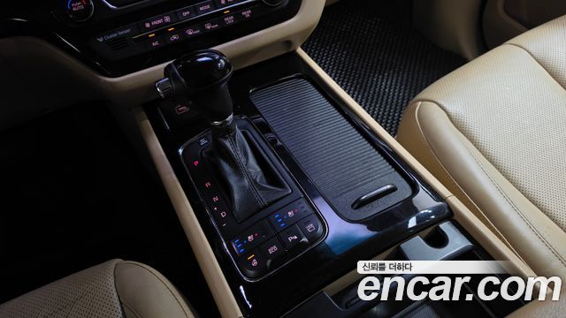 Kia Canival 2016 — photo 9