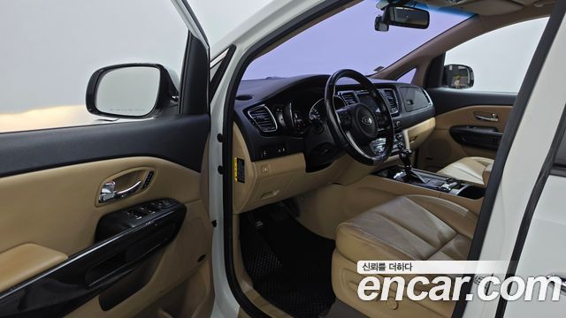 Kia Canival 2016 — photo 10