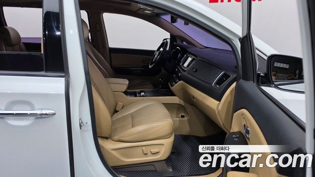 Kia Canival 2016 — photo 11