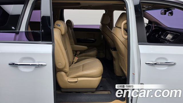 Kia Canival 2016 — photo 12