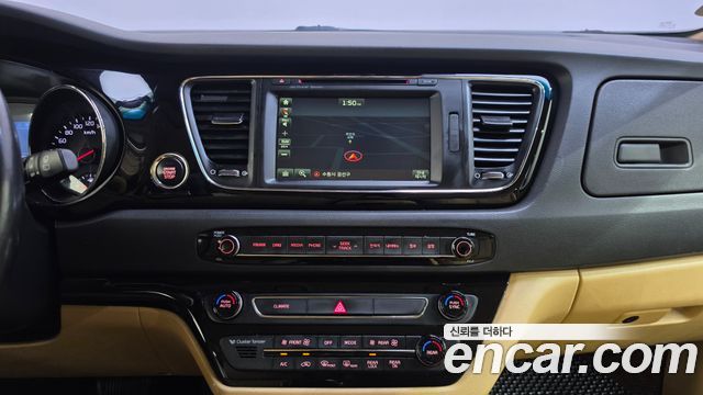 Kia Canival 2016 — photo 13