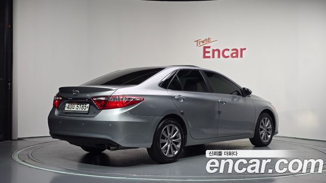 Toyota Camry 2017 — photo 2