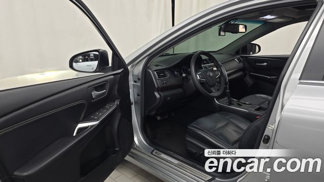 Toyota Camry 2017 — photo 10