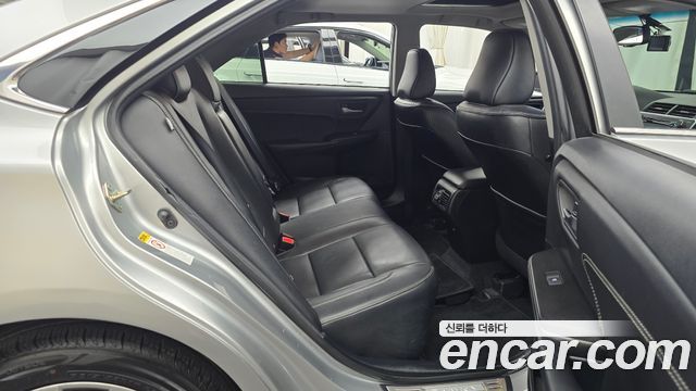 Toyota Camry 2017 — photo 12