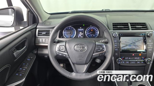 Toyota Camry 2017 — photo 13