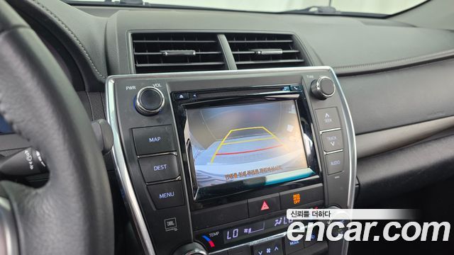 Toyota Camry 2017 — photo 15