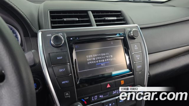 Toyota Camry 2017 — photo 16