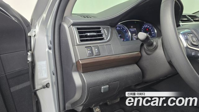 Toyota Camry 2017 — photo 17