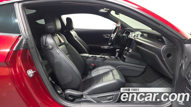 Ford Mustang 2019 — photo 17