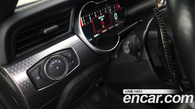 Ford Mustang 2019 — photo 29