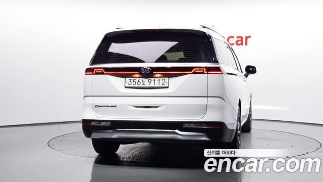 Kia Canival 2021 — photo 4