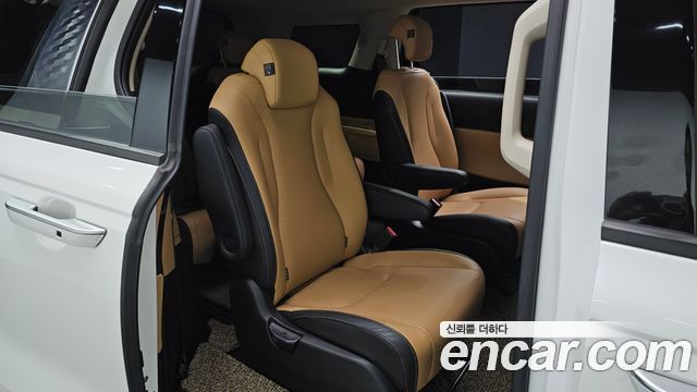 Kia Canival 2021 — photo 17