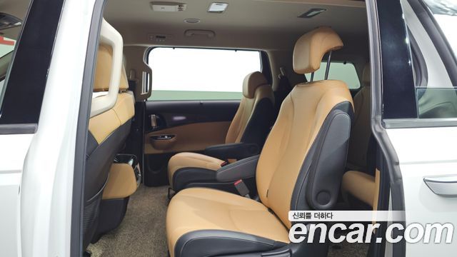 Kia Canival 2021 — photo 16
