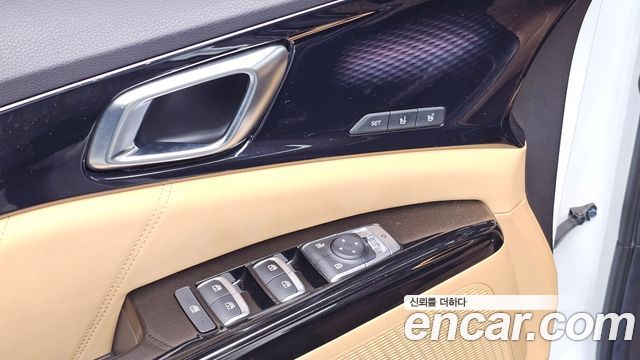 Kia Canival 2021 — photo 28
